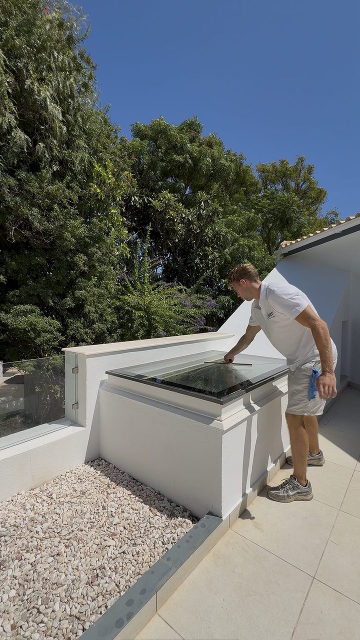 Cleaning a skylight at a villa in Quinta do Lago
